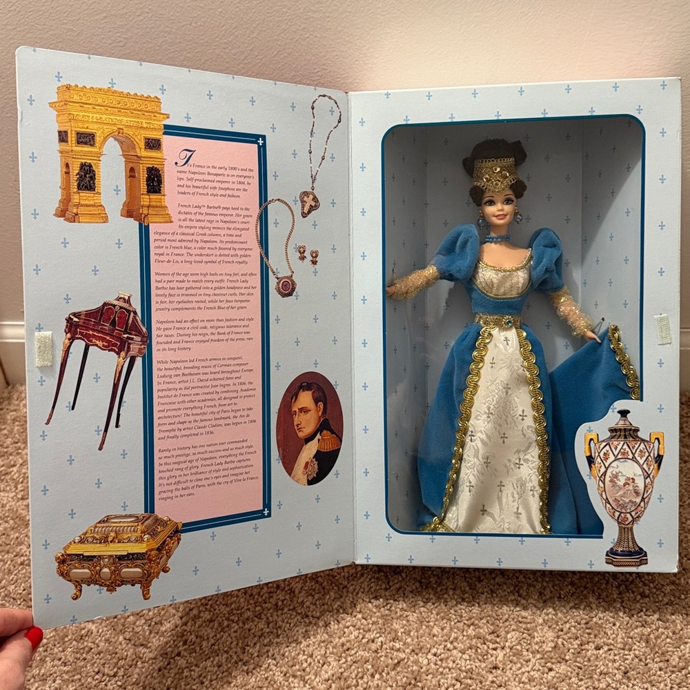 Barbie French Lady Special Edition - Picture 2 of 4